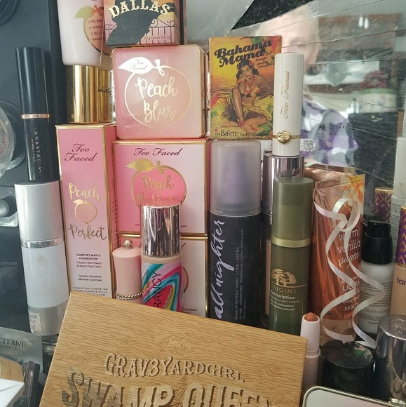 I have a ton of makeup top brands ask me what your - Picture 4 of 7